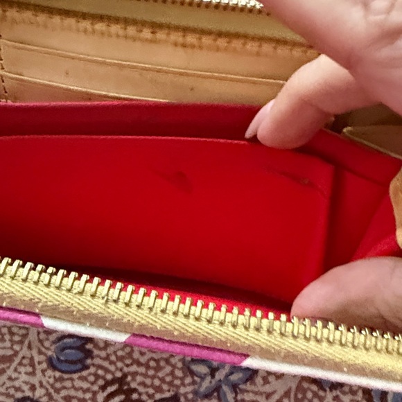 Dooney & Bourke Pink and Cream Chevron Wristlet - Picture 7 of 7